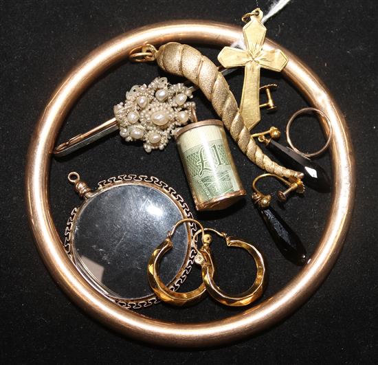 A 9ct gold bangle, a spiral pendant, a Chinese yellow metal ring, a cross and sundries.